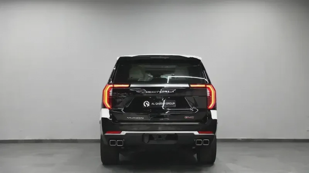 GMC Yukon Denali-4-4