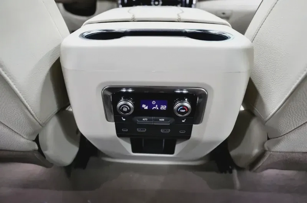 GMC Yukon Denali-6-6