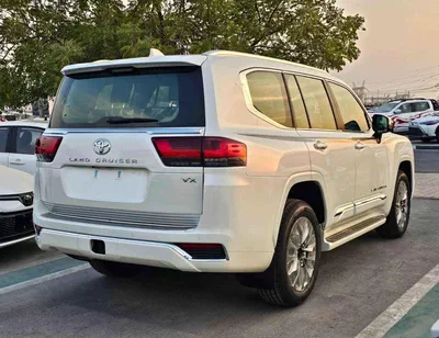 Toyota Land Cruiser VX || 4.0L PETROL V6 | RADAR | BIG DVD | LEATHER WITH MEMORY SEATS (CODE#VX4MA)-4