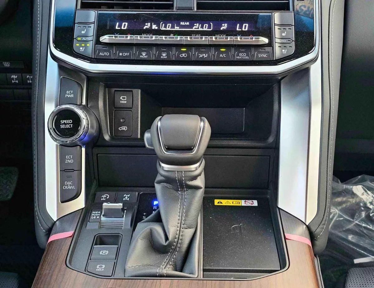 Toyota Land Cruiser VX || 4.0L PETROL V6 | RADAR | BIG DVD | LEATHER WITH MEMORY SEATS (CODE#VX4MA)-20-0