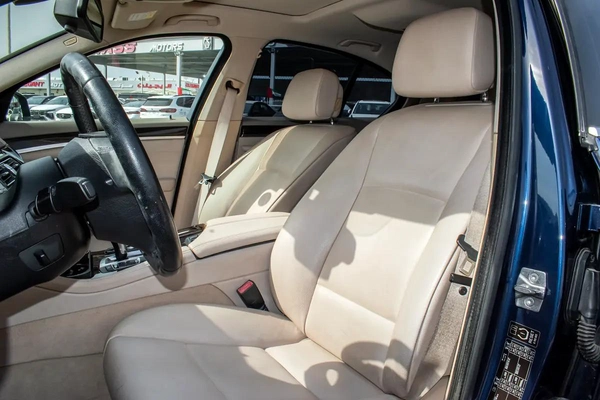 2010 - BMW 528i - IMMACULATE CONDITION - ONLY 102,000 KM DONE