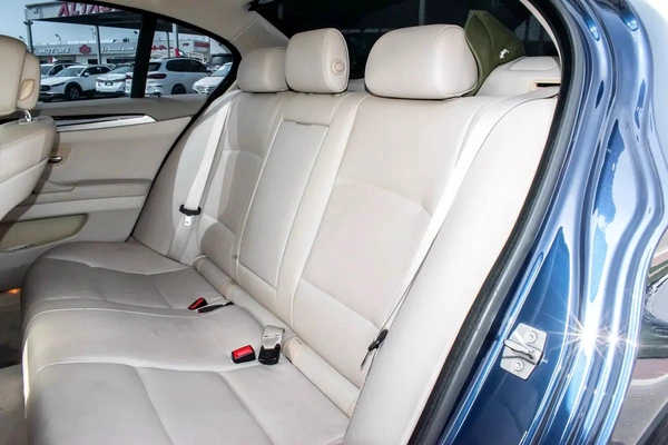 2010 - BMW 528i - IMMACULATE CONDITION - ONLY 102,000 KM DONE