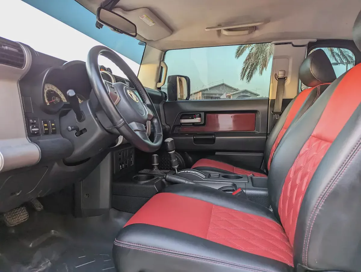 Toyota FJ Cruiser 2011 | GCC Specs | 4.0L V6 | Off-Road Legend | Excellent Condition-11-11