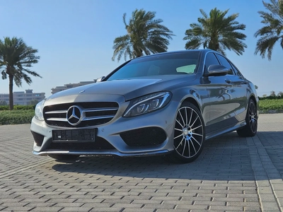 Mercedes Benz C200 GCC 2015 Premium Condition With Low KM Perfect Family Luxury Sedan-3