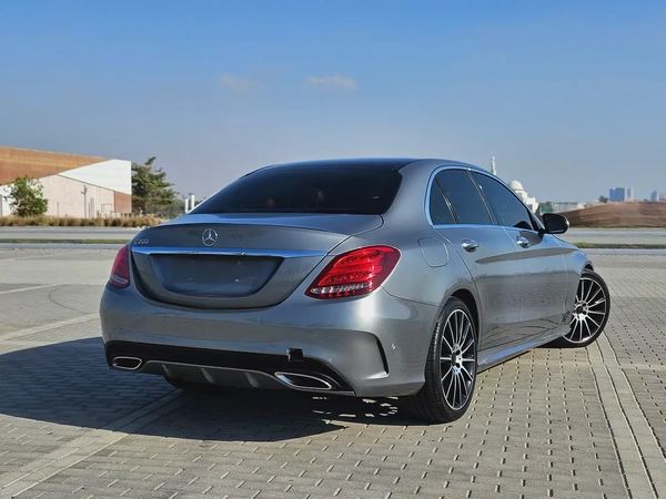 Mercedes Benz C200 GCC 2015 Premium Condition With Low KM Perfect Family Luxury Sedan