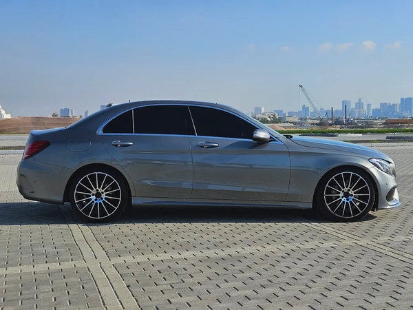 Mercedes Benz C200 GCC 2015 Premium Condition With Low KM Perfect Family Luxury Sedan
