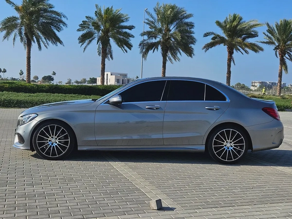 Mercedes Benz C200 GCC 2015 Premium Condition With Low KM Perfect Family Luxury Sedan