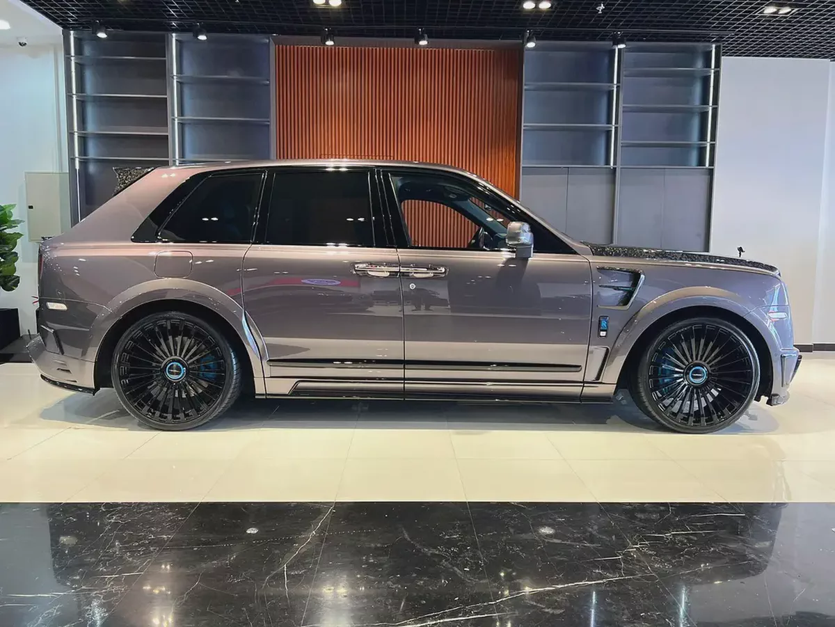 ROLLS ROYCE CULLINAN BLACK BADGE / 2021 / 34,348KMs ONLY / STARLIGHTS / MANSORY PACKAGE-1-1