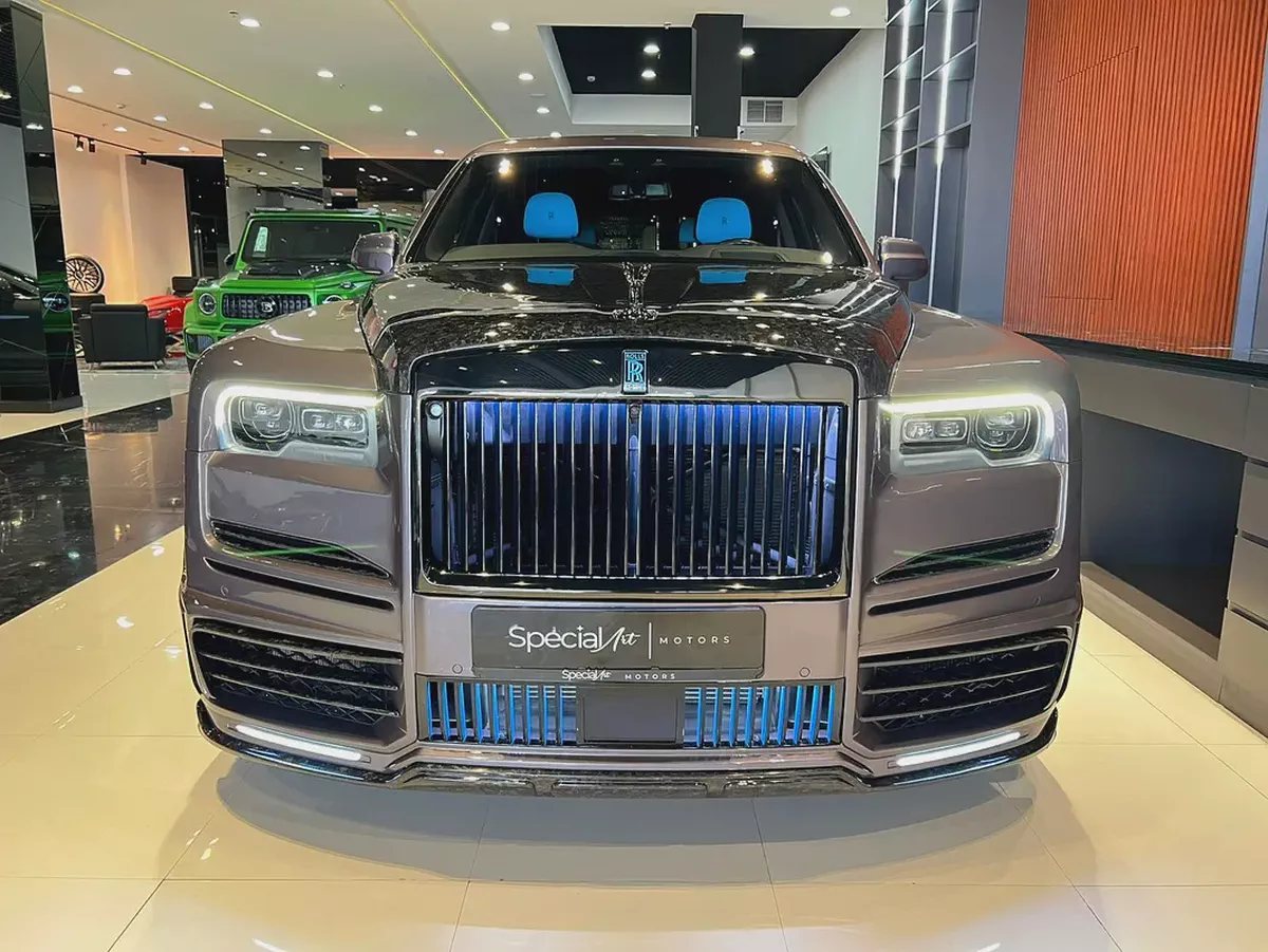ROLLS ROYCE CULLINAN BLACK BADGE / 2021 / 34,348KMs ONLY / STARLIGHTS / MANSORY PACKAGE-2-2