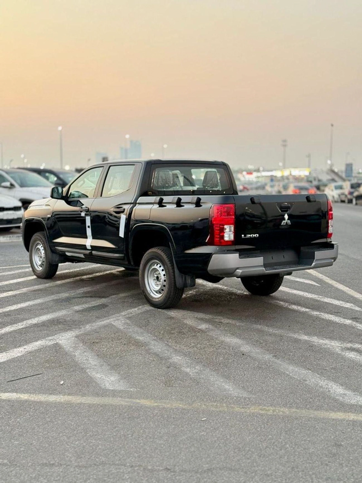 Mitsubishi L200 L200 PETROL 2.4L  4×4   2026 available all colour-3-0