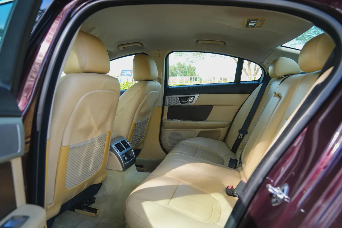 JAGUAR XF LUXURY 2013!! GCC SPECS!! FULL SERVICE HISTORY FROM AL TAYER-12-12