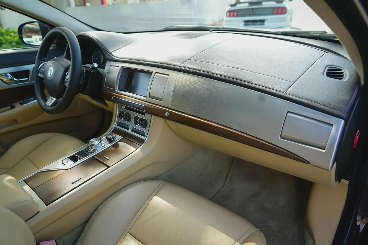 JAGUAR XF LUXURY 2013!! GCC SPECS!! FULL SERVICE HISTORY FROM AL TAYER-13-13