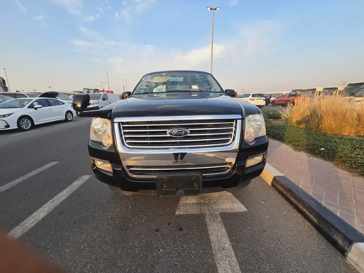 EXTRA CLEAN EXPLORER V6 7 SEATER  FRESH JAPAN IMPORTED-1-1