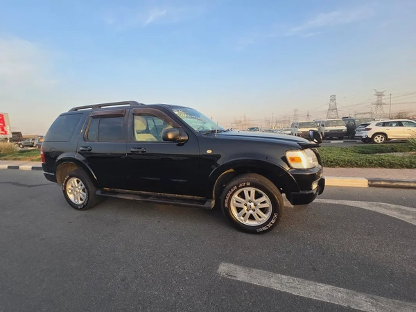 EXTRA CLEAN EXPLORER V6 7 SEATER  FRESH JAPAN IMPORTED