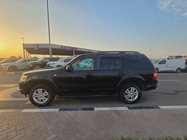 EXTRA CLEAN EXPLORER V6 7 SEATER  FRESH JAPAN IMPORTED