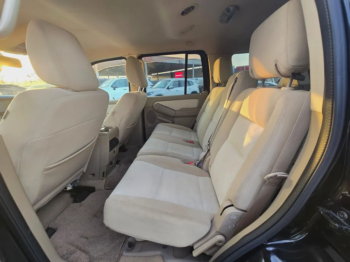 EXTRA CLEAN EXPLORER V6 7 SEATER  FRESH JAPAN IMPORTED-9-9