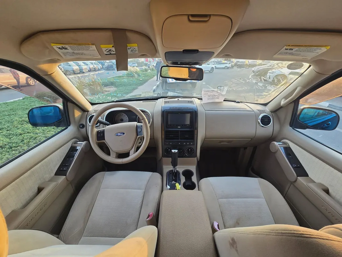 EXTRA CLEAN EXPLORER V6 7 SEATER  FRESH JAPAN IMPORTED-10-10
