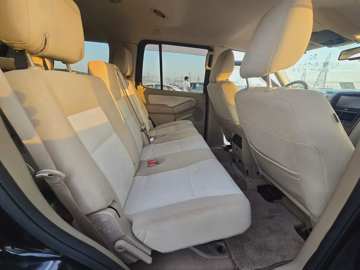 EXTRA CLEAN EXPLORER V6 7 SEATER  FRESH JAPAN IMPORTED-13-13