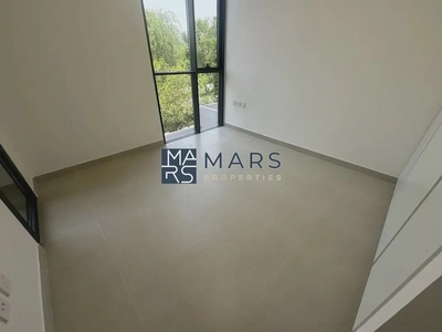 | BRAND NEW | 3 BEDROOM END UNIT | PRIME LOCATION |-2