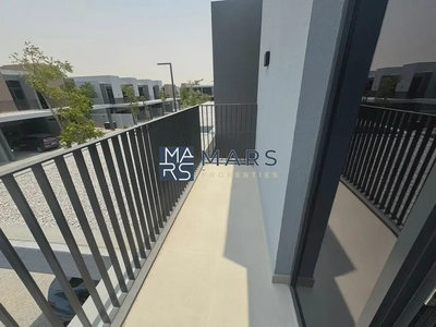 | BRAND NEW | 3 BEDROOM END UNIT | PRIME LOCATION |-9