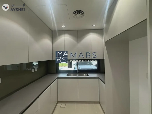 | BRAND NEW | 3 BEDROOM END UNIT | PRIME LOCATION |