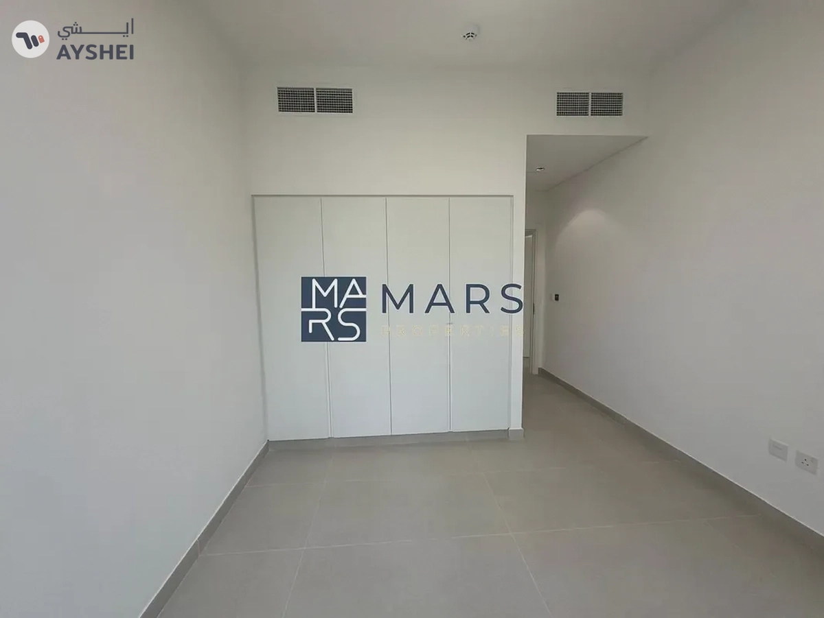 | BRAND NEW | 3 BEDROOM END UNIT | PRIME LOCATION |-4-4