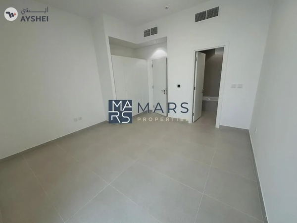 | BRAND NEW | 3 BEDROOM END UNIT | PRIME LOCATION |