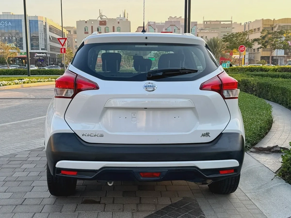 Nissan Kicks 2020 white Full Options// Clean Car