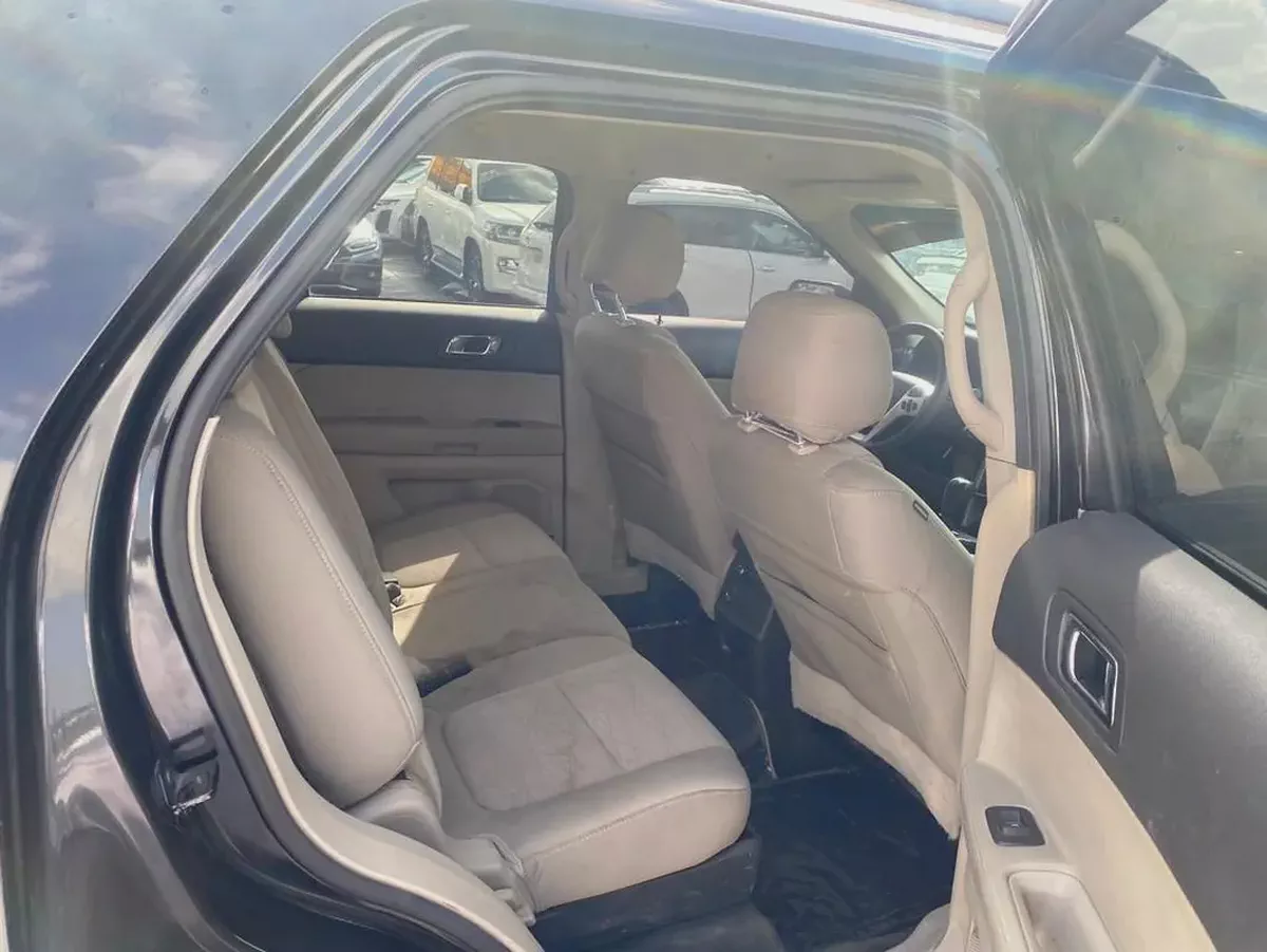 Ford Explorer 2014 black colour GCC Caleb car-4-4