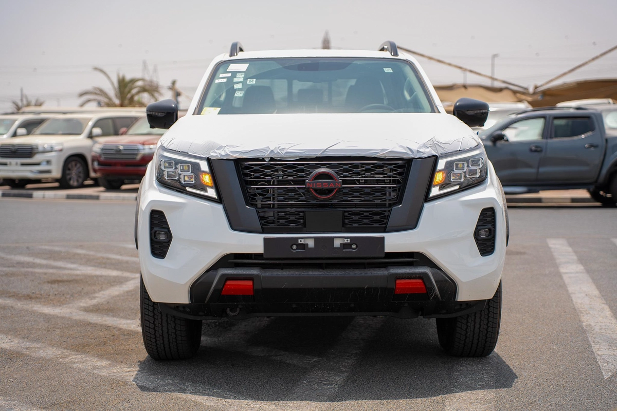 NISSAN NAVARA 2.5 DIESEL PRO4X 4X4 AT 2025-8-8