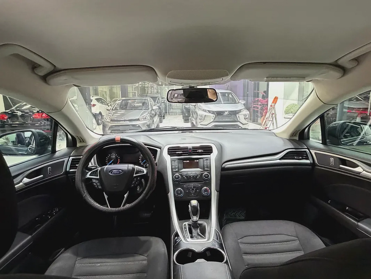 Ford Fusion SE 2017 GCC Specs-6-6