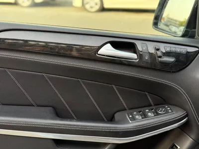 Mercedes Benz GL550-10