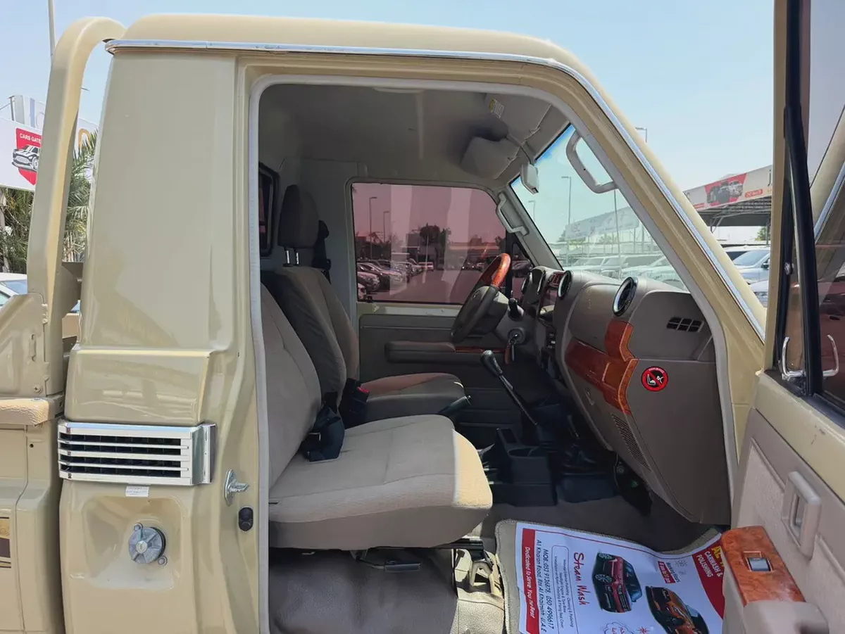 Toyota Land Cruiser 70 Series LC 76 70th Anniversary 2022 GCC Specs-9-9