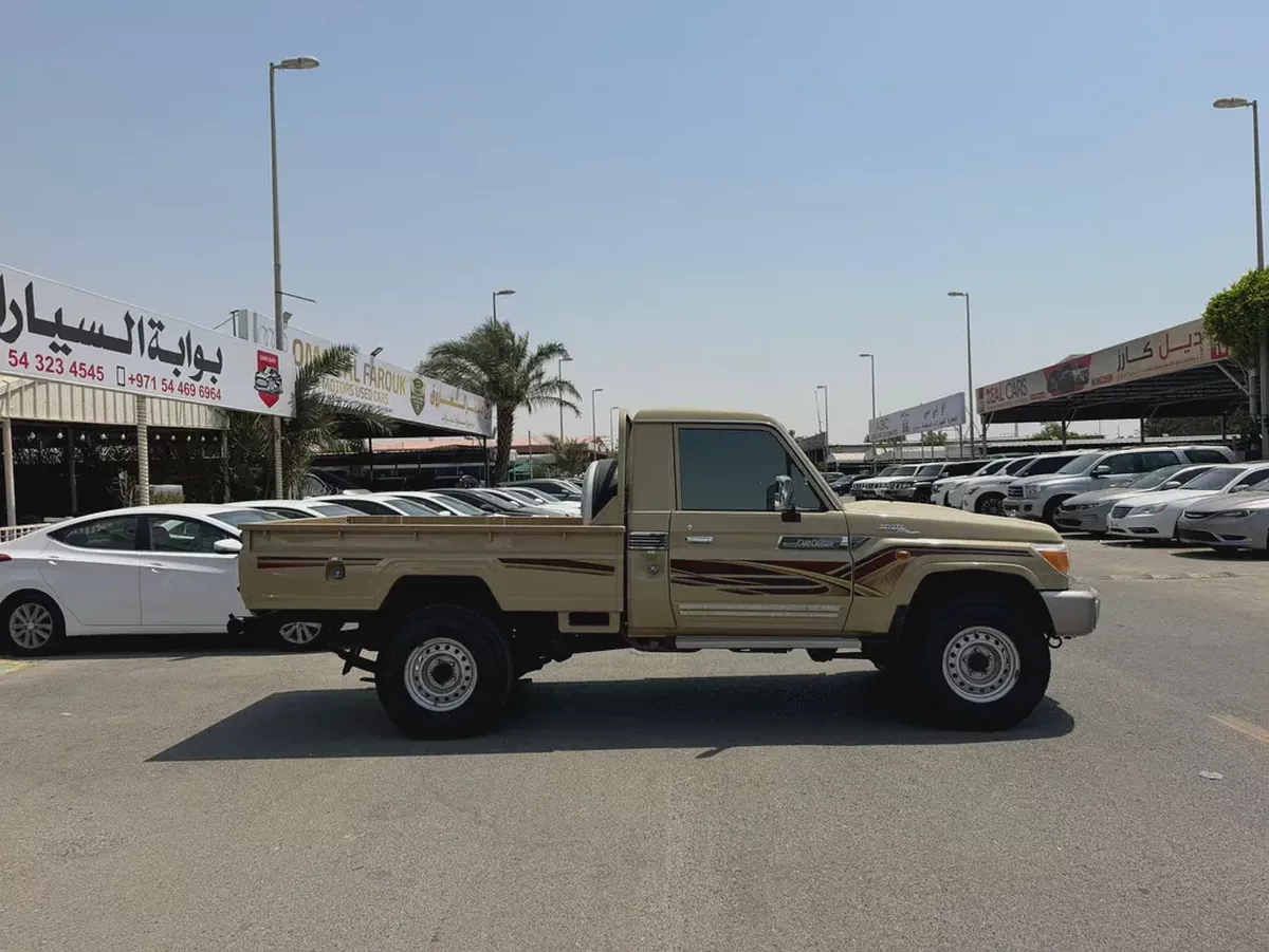 Toyota Land Cruiser 70 Series LC 76 70th Anniversary 2022 GCC Specs-3-3