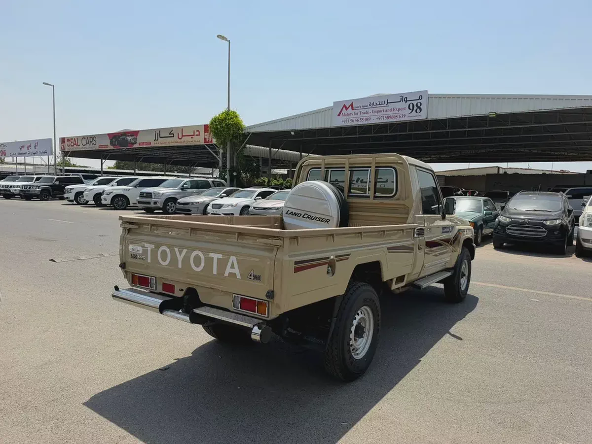 Toyota Land Cruiser 70 Series LC 76 70th Anniversary 2022 GCC Specs-4-4