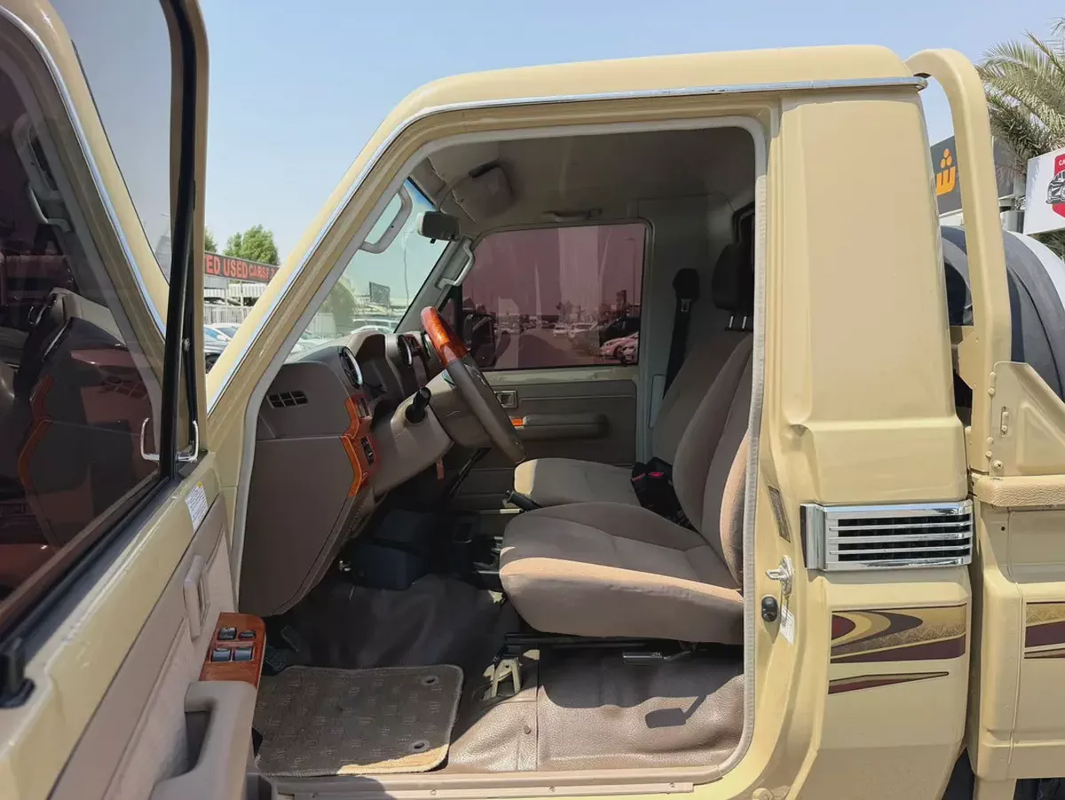 Toyota Land Cruiser 70 Series LC 76 70th Anniversary 2022 GCC Specs-7-7
