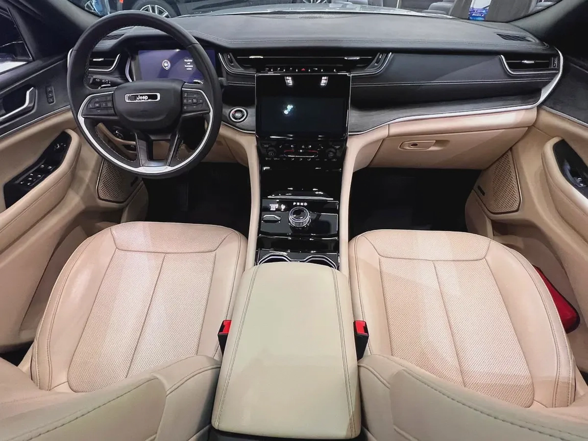 !! 2023!! Jeep | Grand Cherokee L | Limited | GCC Specs | Under Dealers Warranty | Just 55000 Driven-11-11