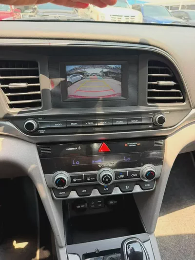 HYUNDAI ELANTRA SE-8