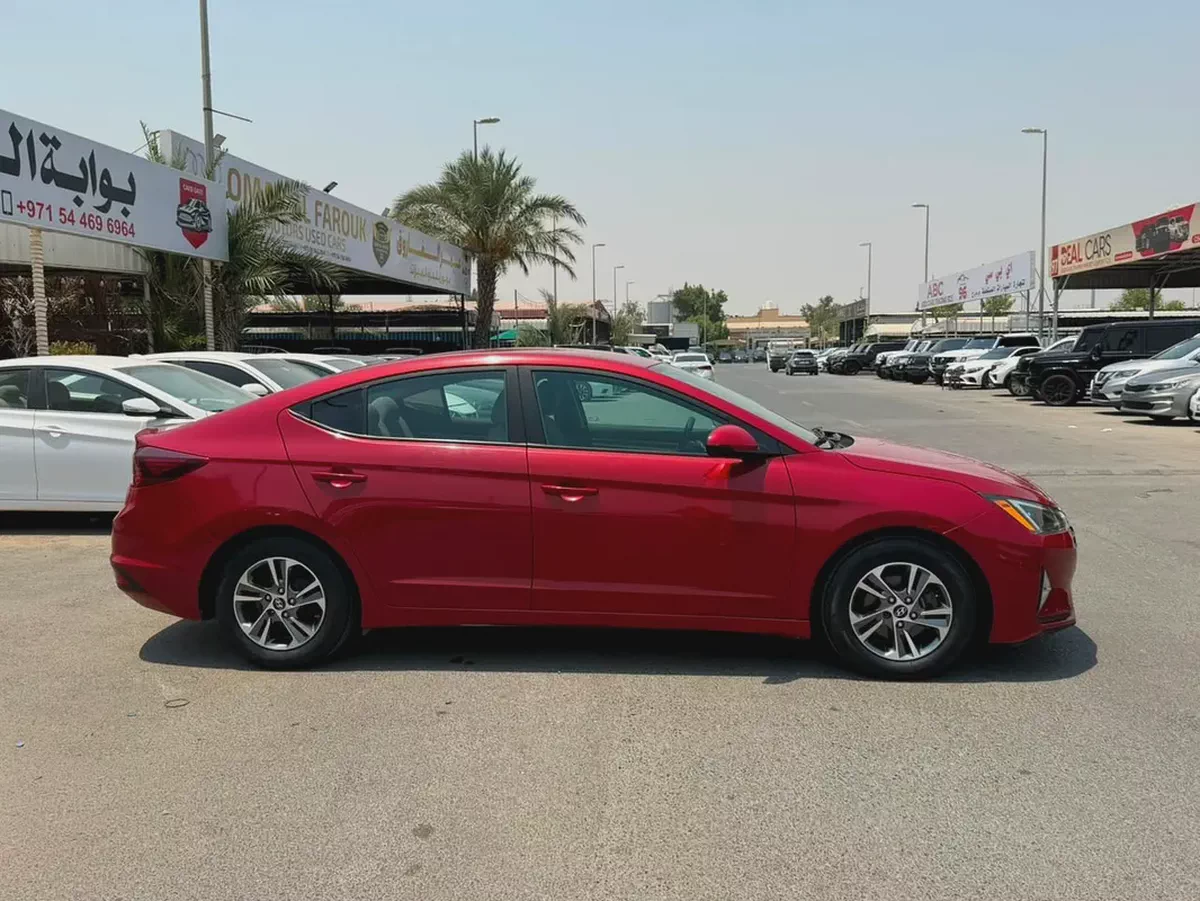 HYUNDAI ELANTRA SE-4-4