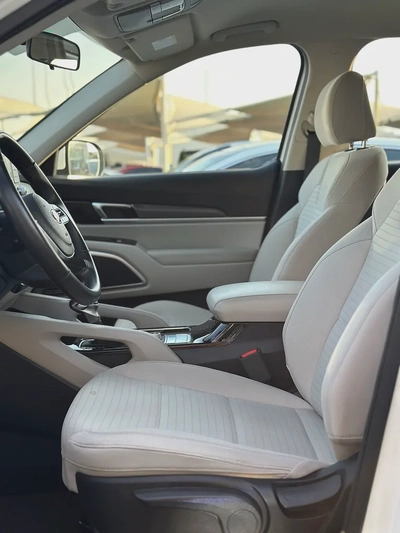 Kia Telluride EX | 2020 | GCC | 133,000 km | White / Grey | 7 Seater-8