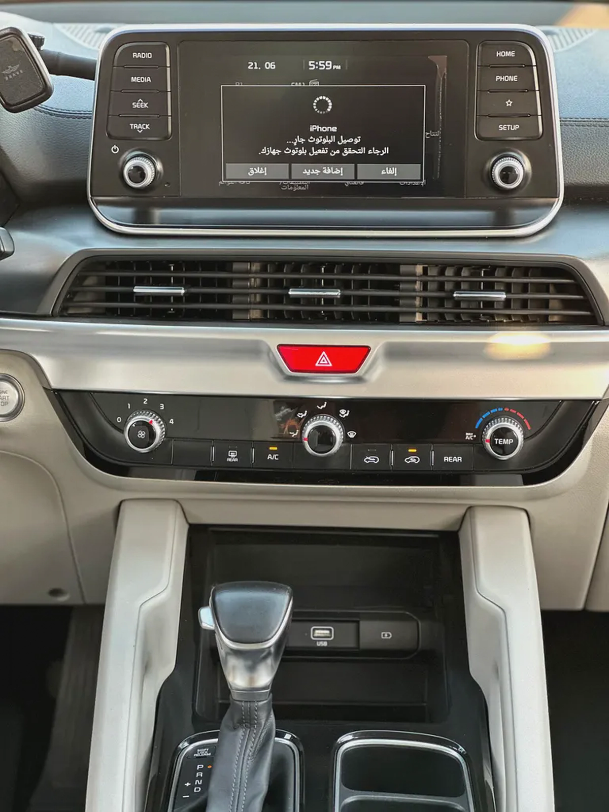 Kia Telluride EX | 2020 | GCC | 133,000 km | White / Grey | 7 Seater-11-11