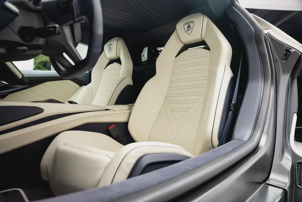 2024 LAMBORGHINI REVUELTO – FULL CARBON FIBER, STUNNING SPEC, MAIN DEALER WARRANTY  SERVICE-11-11