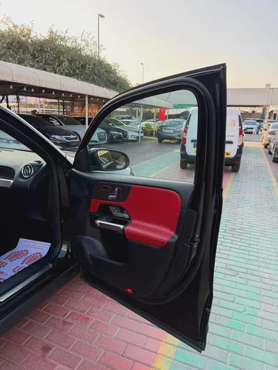 2021 Mercedes-Benz GLB 250 - Premium SUV-12