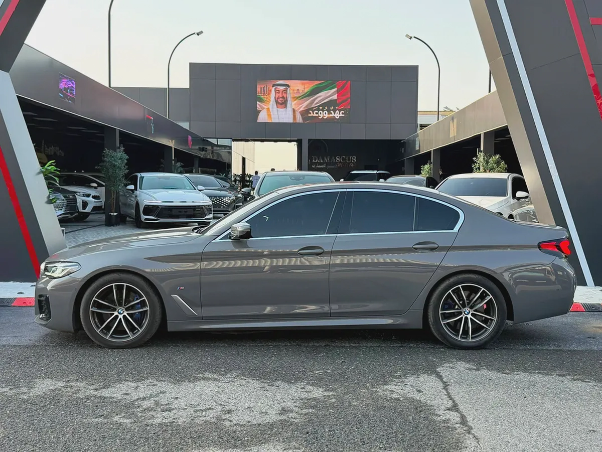 BMW 5-Series 520i 2022 Korean Specs - Pristine Condition-3-3