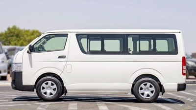 Toyota Hiace DLS - STD ROOF HIACE 2.5L STANDER SETER DIESEL 2025-6