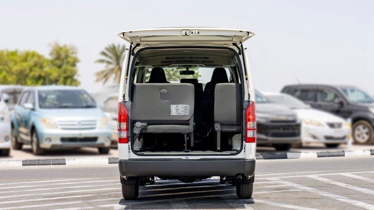 Toyota Hiace DLS - STD ROOF HIACE 2.5L STANDER SETER DIESEL 2025-9-0