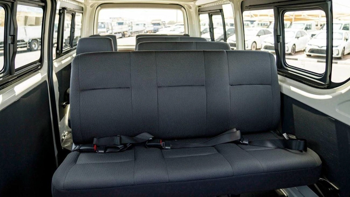 Toyota Hiace DLS - STD ROOF HIACE 2.5L STANDER SETER DIESEL 2025-15-0