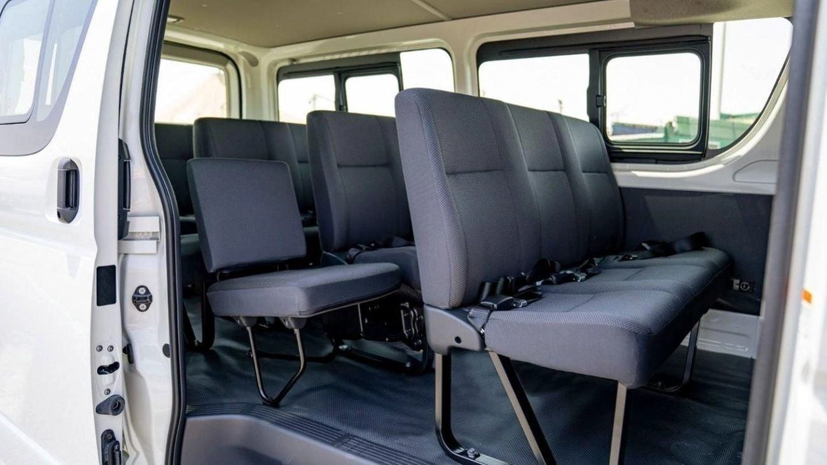 Toyota Hiace DLS - STD ROOF HIACE 2.5L STANDER SETER DIESEL 2025-16-0