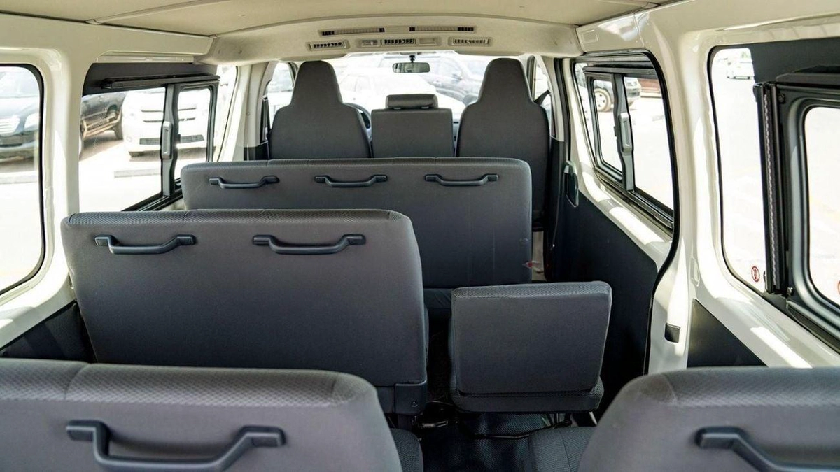 Toyota Hiace DLS - STD ROOF HIACE 2.5L STANDER SETER DIESEL 2025-17-0