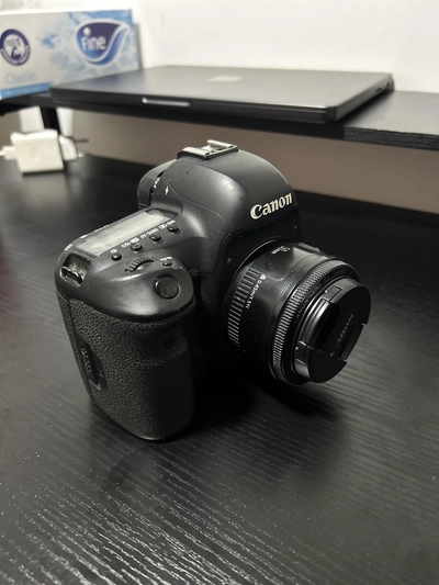 Canon EOS 5D Mark IV Digital Camera for Sale with 50mm-0